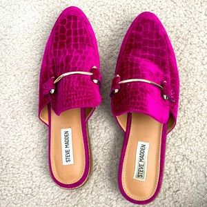 Hot pink Steve Madden suede loafer size 10😍
